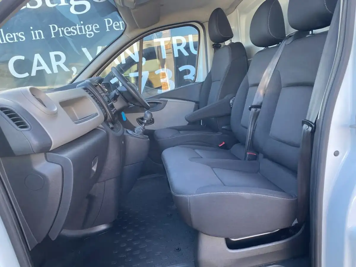 2017-renault-trafic-16dci-sl27-120-business-e6-panel-big-26