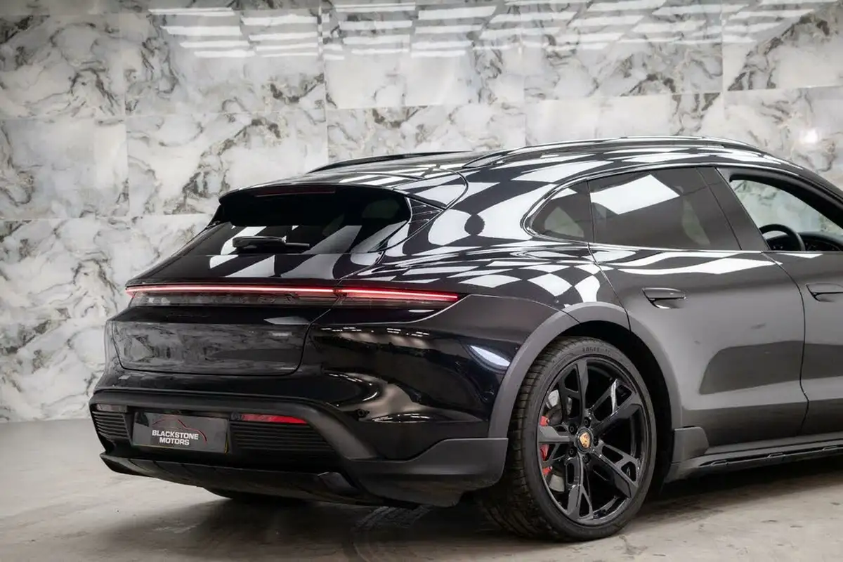 2022-porsche-taycan-e-4s-cross-turismo-big-49