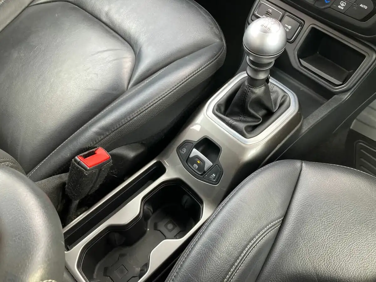 2019-jeep-renegade-10-gse-limited-big-16