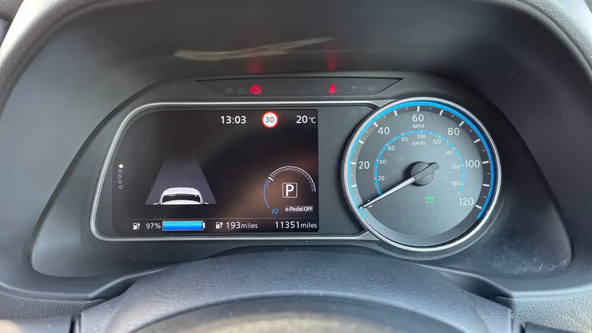 2020-nissan-leaf-e-e-n-tec-big-12