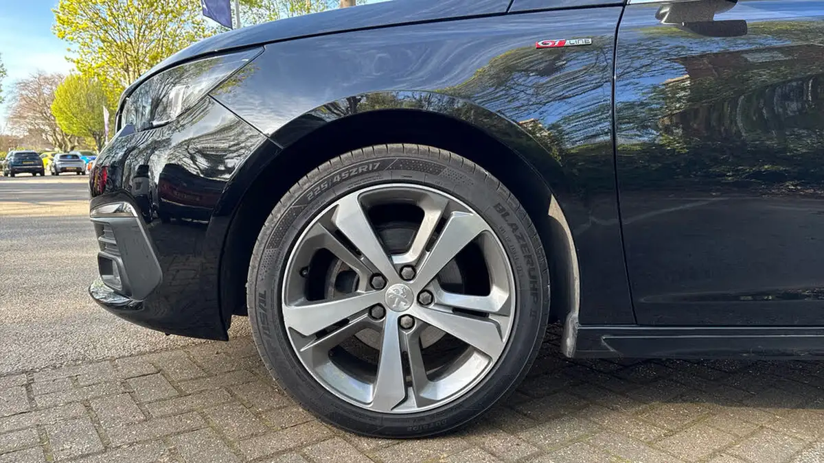 2019-peugeot-308-12-puretech-gt-line-big-16