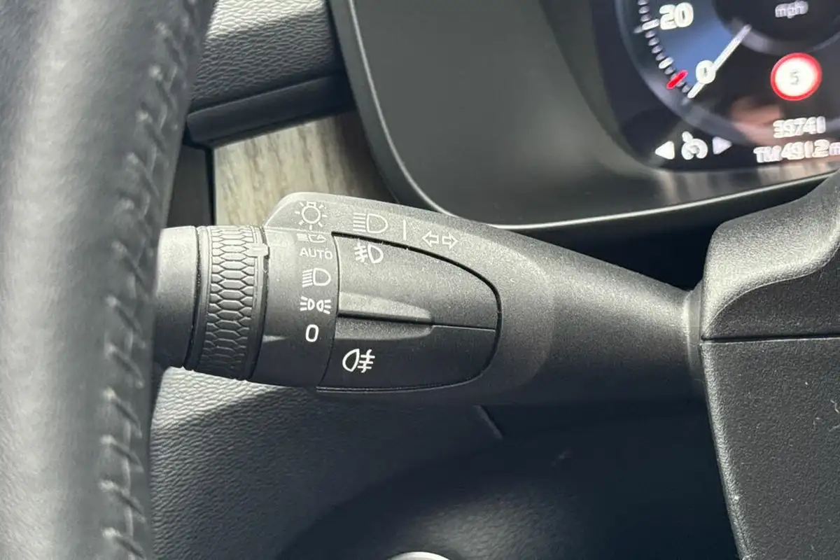 2020-volvo-xc40-20-b4-inscription-big-30