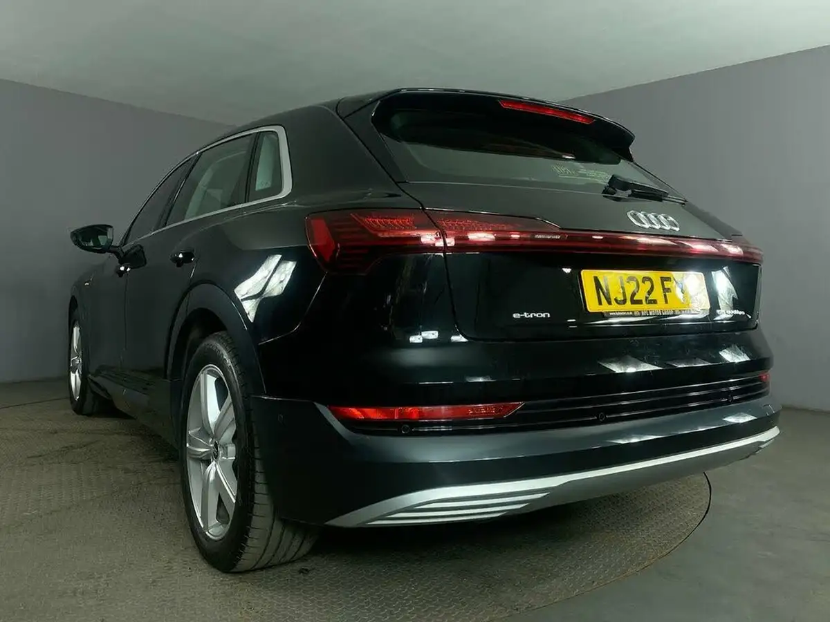 2022-audi-e-tron-55e-technik-station-wagon-big-13