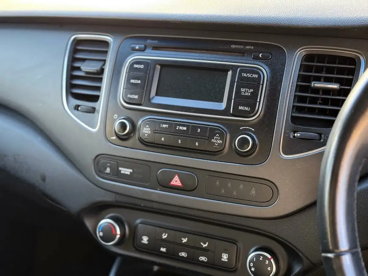 2013-kia-carens-16-gdi-1-big-18