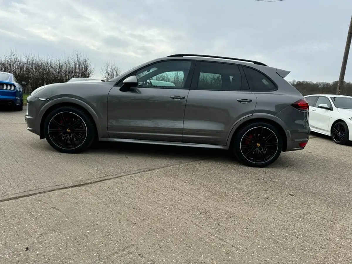 2014-porsche-cayenne-48-gts-big-6