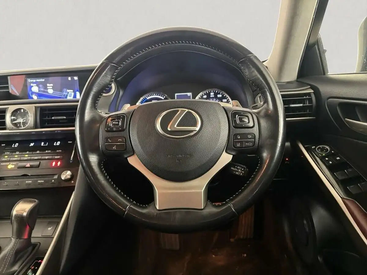 2017-lexus-is-300h-25-sport-big-26