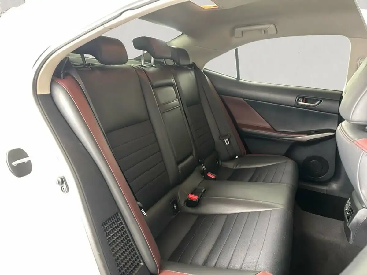 2017-lexus-is-300h-25-sport-big-50