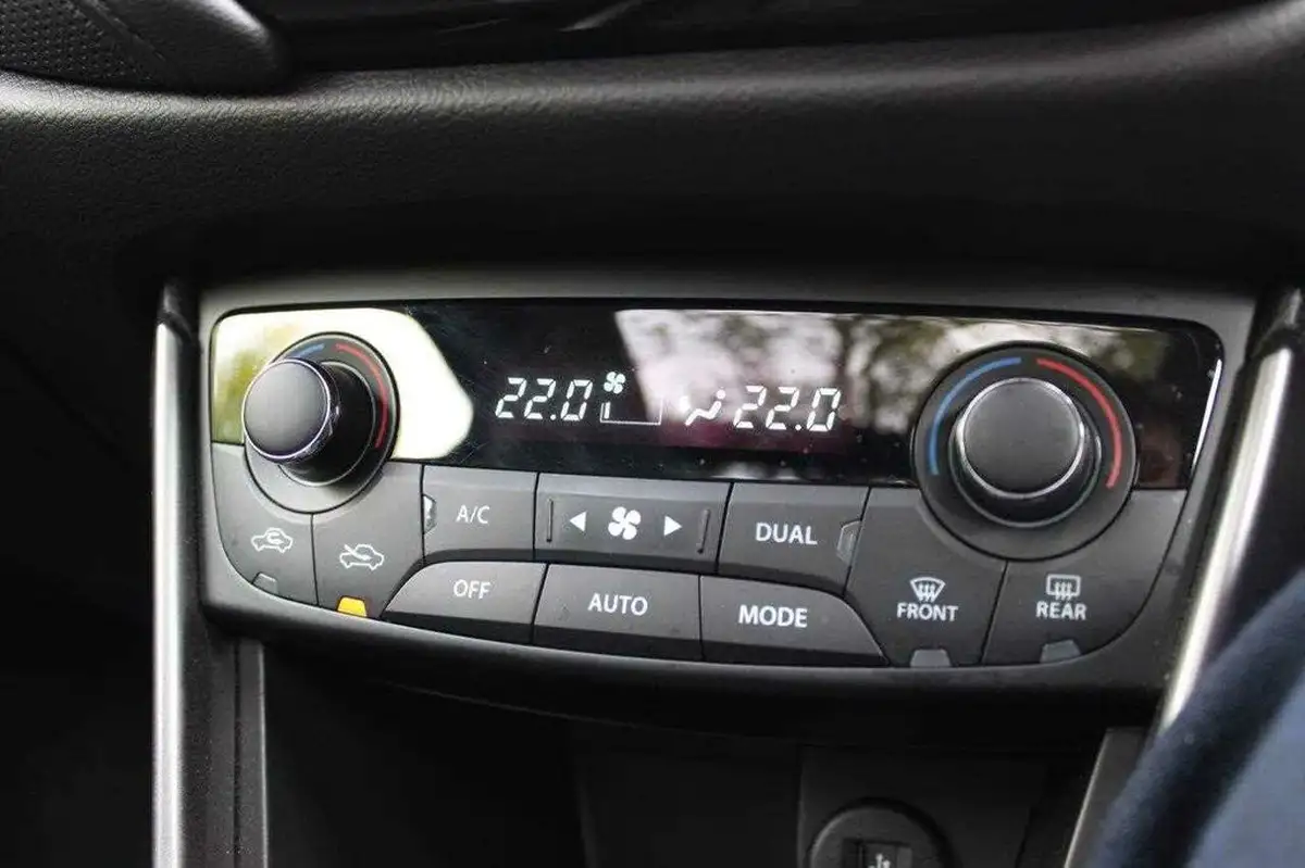 2022-suzuki-s-cross-15-ultra-big-25