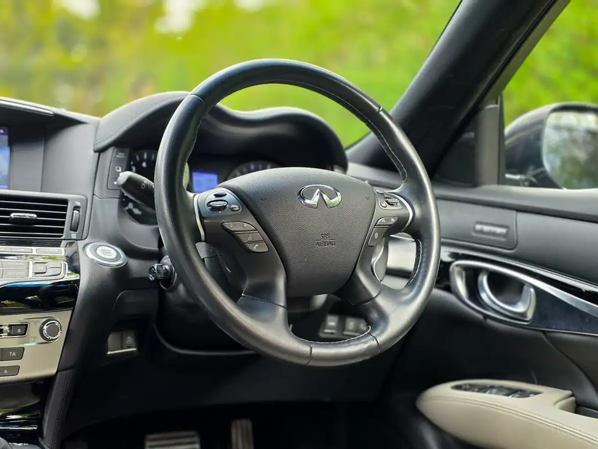 2016-infiniti-q70-37-sport-tech-big-7