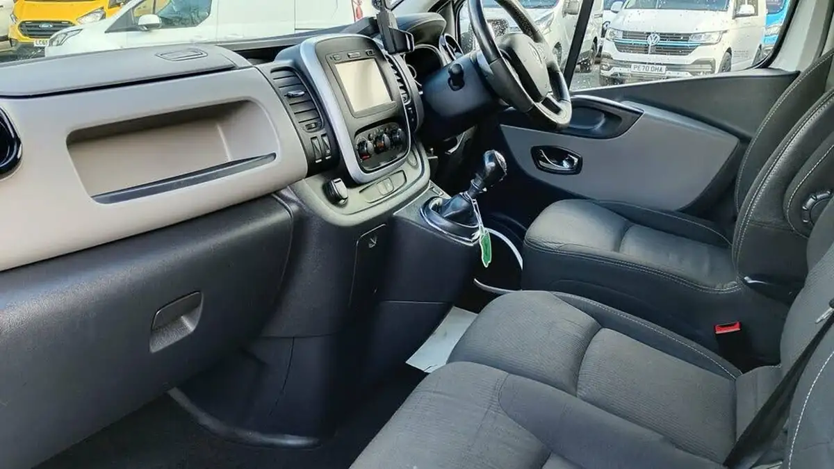 2016-renault-trafic-16dci-sl27-120-sport-low-roof-big-5