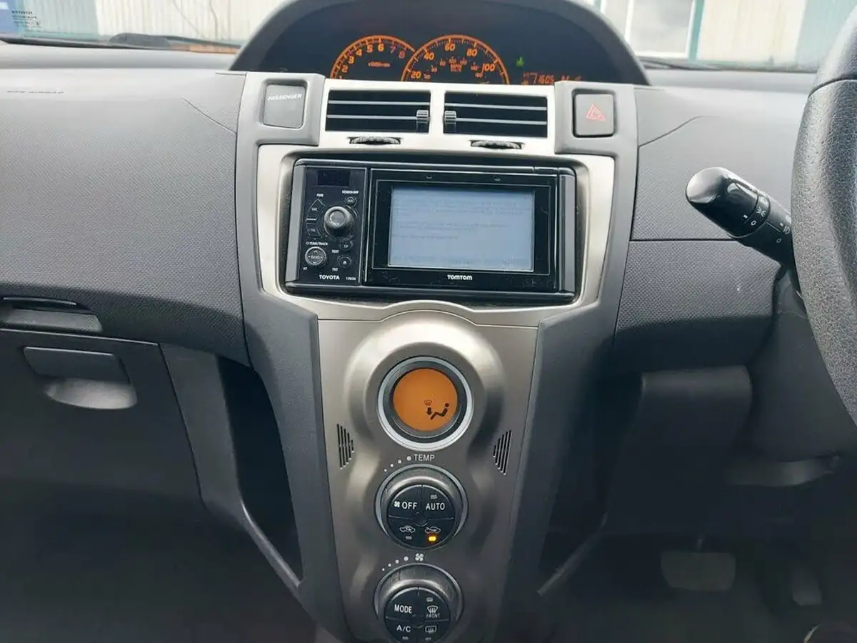 2011-toyota-yaris-133-t-spirit-101bhp-5d-mmt-big-24