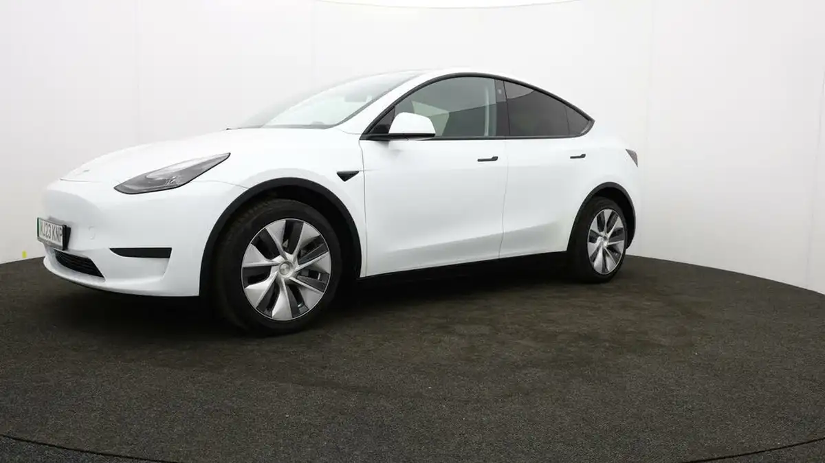 2023-tesla-model-y-e-rwd-big-55