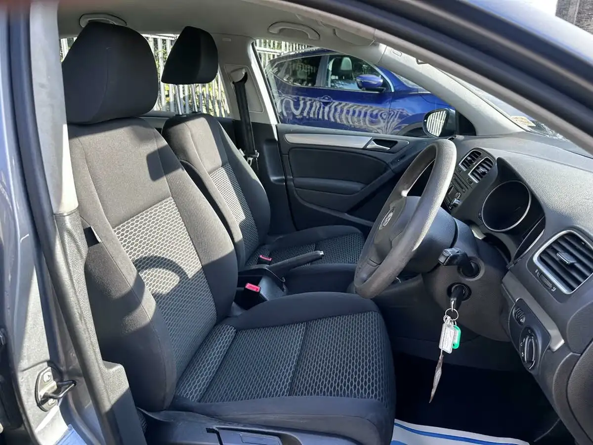 2011-volkswagen-golf-12-tsi-s-5d-big-17