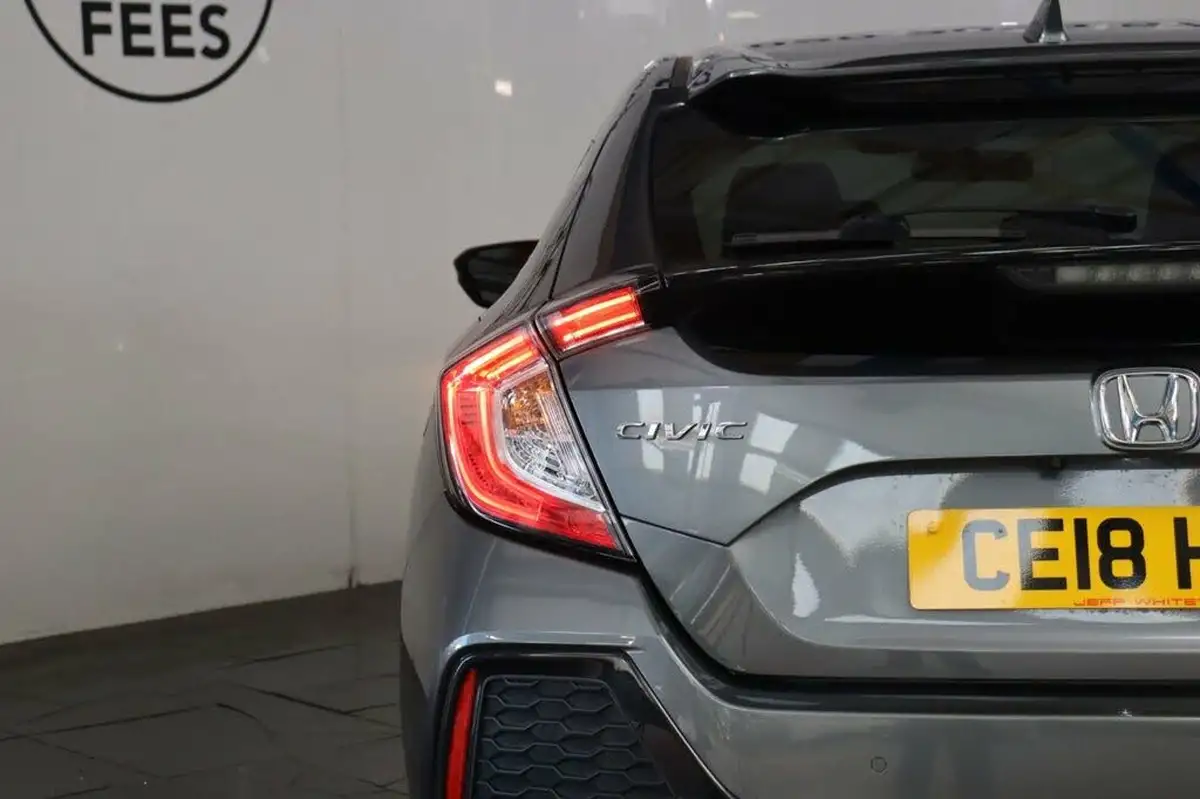 2018-honda-civic-16-i-dtec-sr-hatchback-5d-big-14