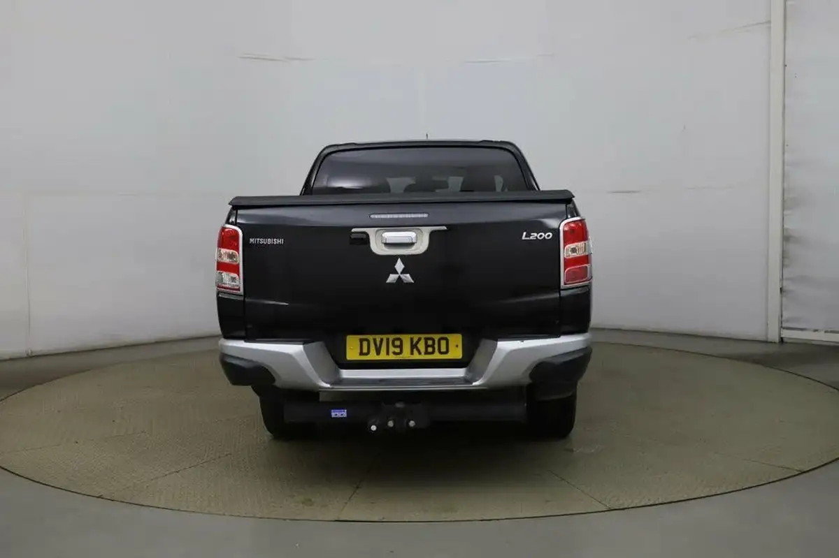 2019-mitsubishi-l200-24di-d-barbarian-eu6b-auto-big-3