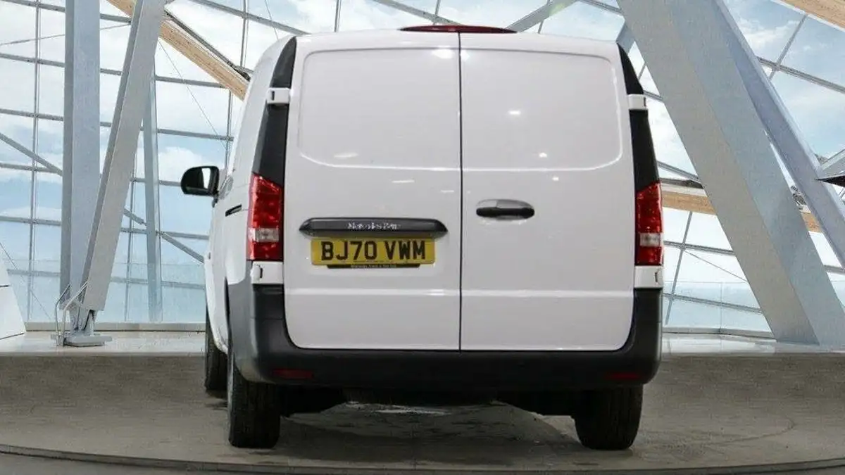 2020-mercedes-benz-vito-e-pure-l2-big-16
