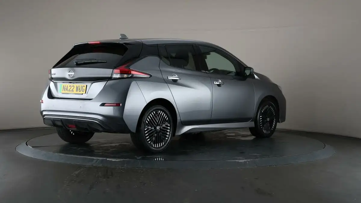 2022-nissan-leaf-e-e-tekna-59kwh-big-59