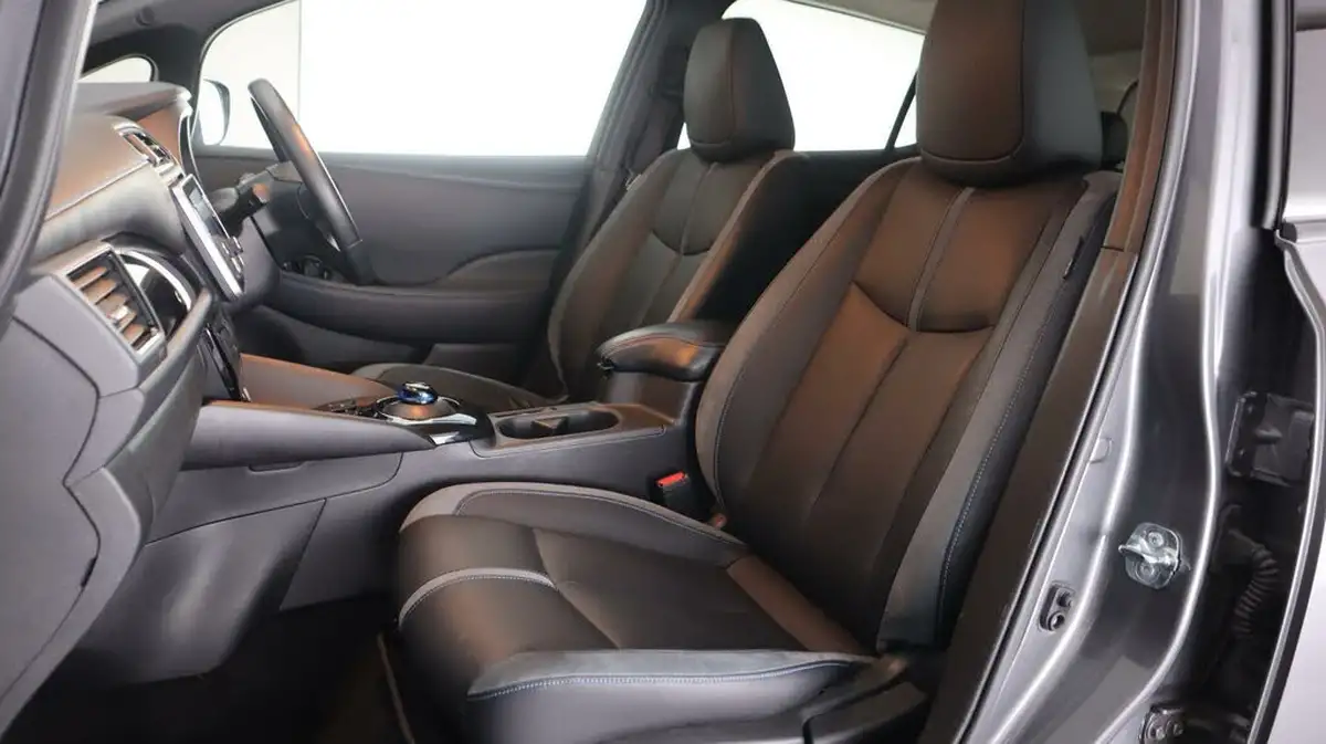 2022-nissan-leaf-e-e-tekna-59kwh-big-14