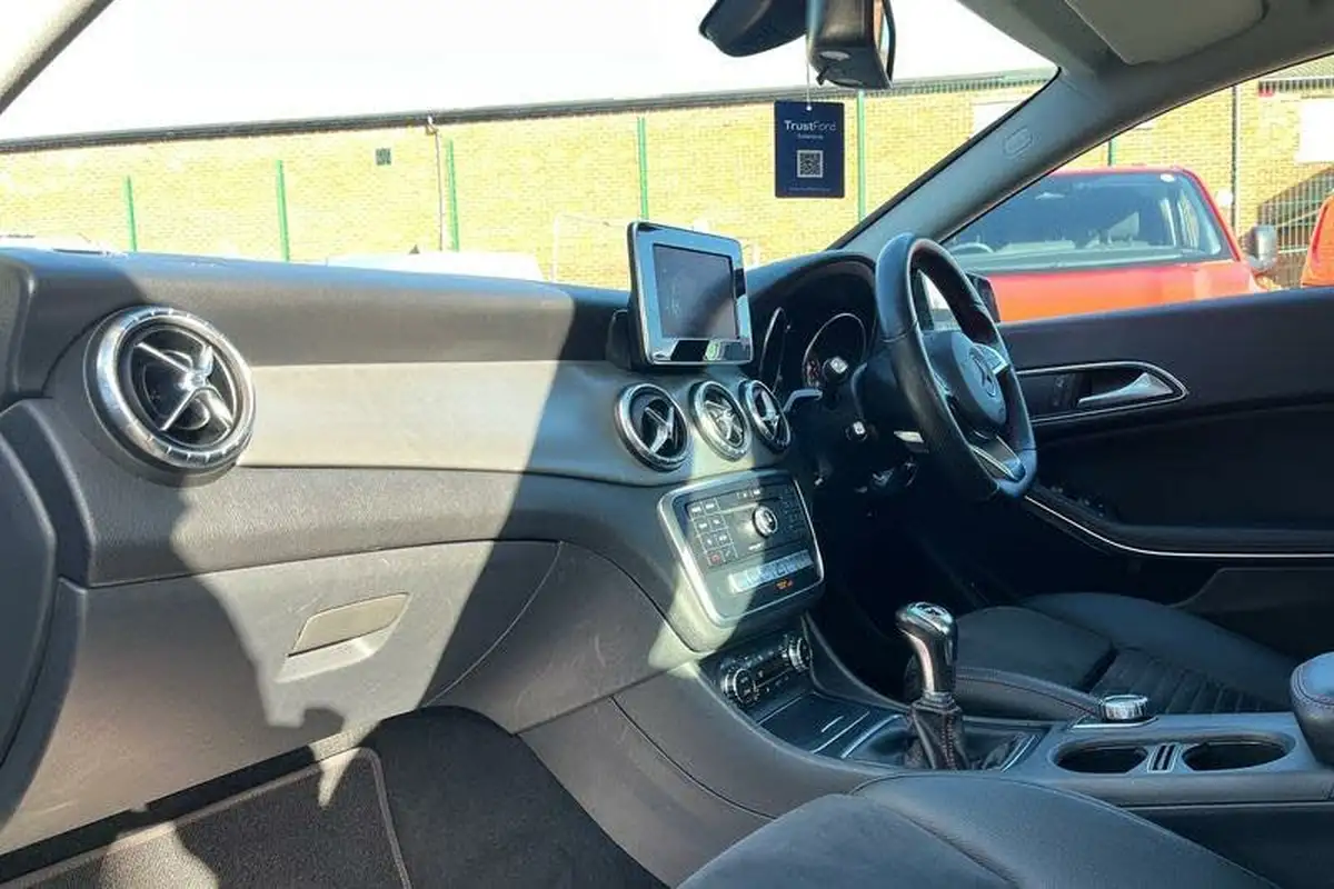 2019-mercedes-benz-cla-16-cla-180-amg-line-edition-coupe-4d-big-17
