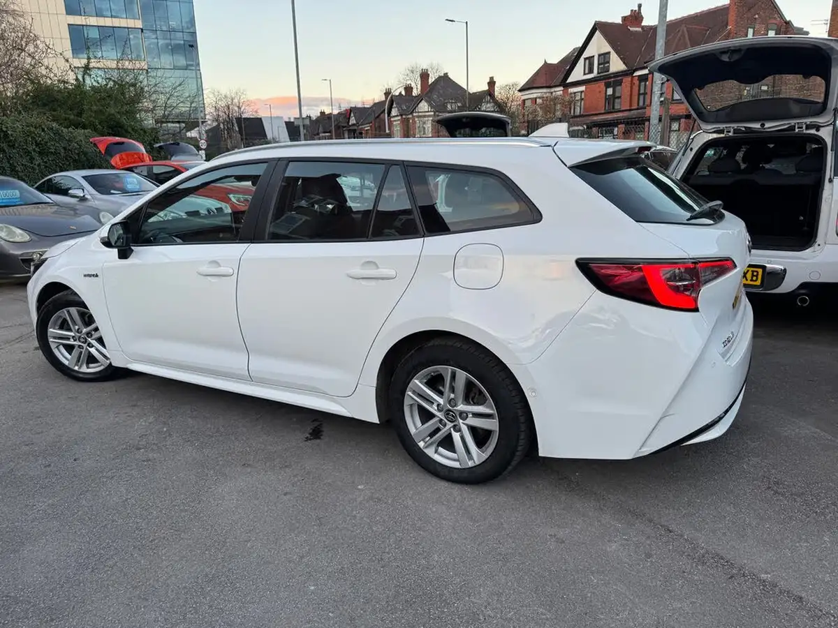 2021-toyota-corolla-18-vvt-i-icon-tech-spare-wheel-touring-sports-5d-big-1