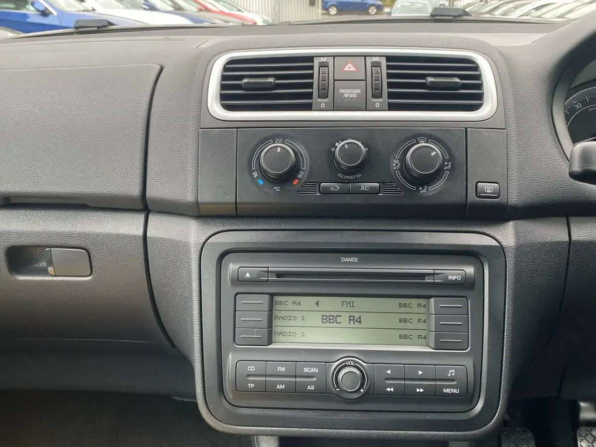 2009-skoda-fabia-14-2-estate-big-21