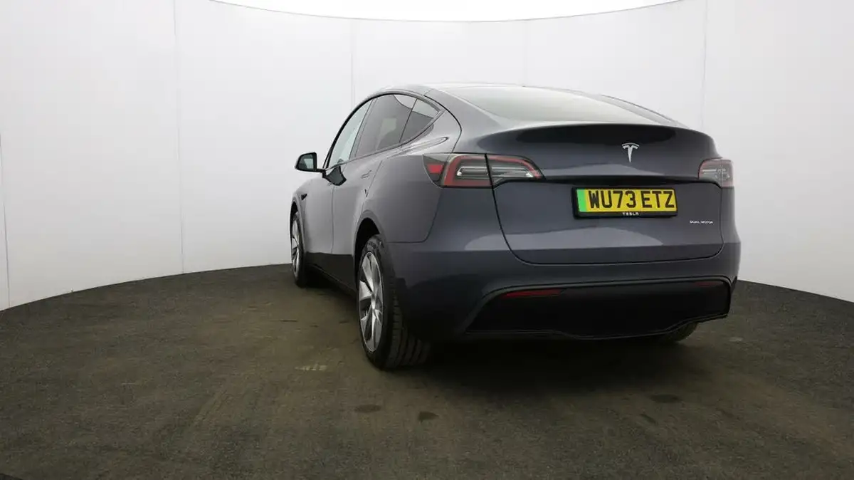 2023-tesla-model-y-e-long-range-big-24