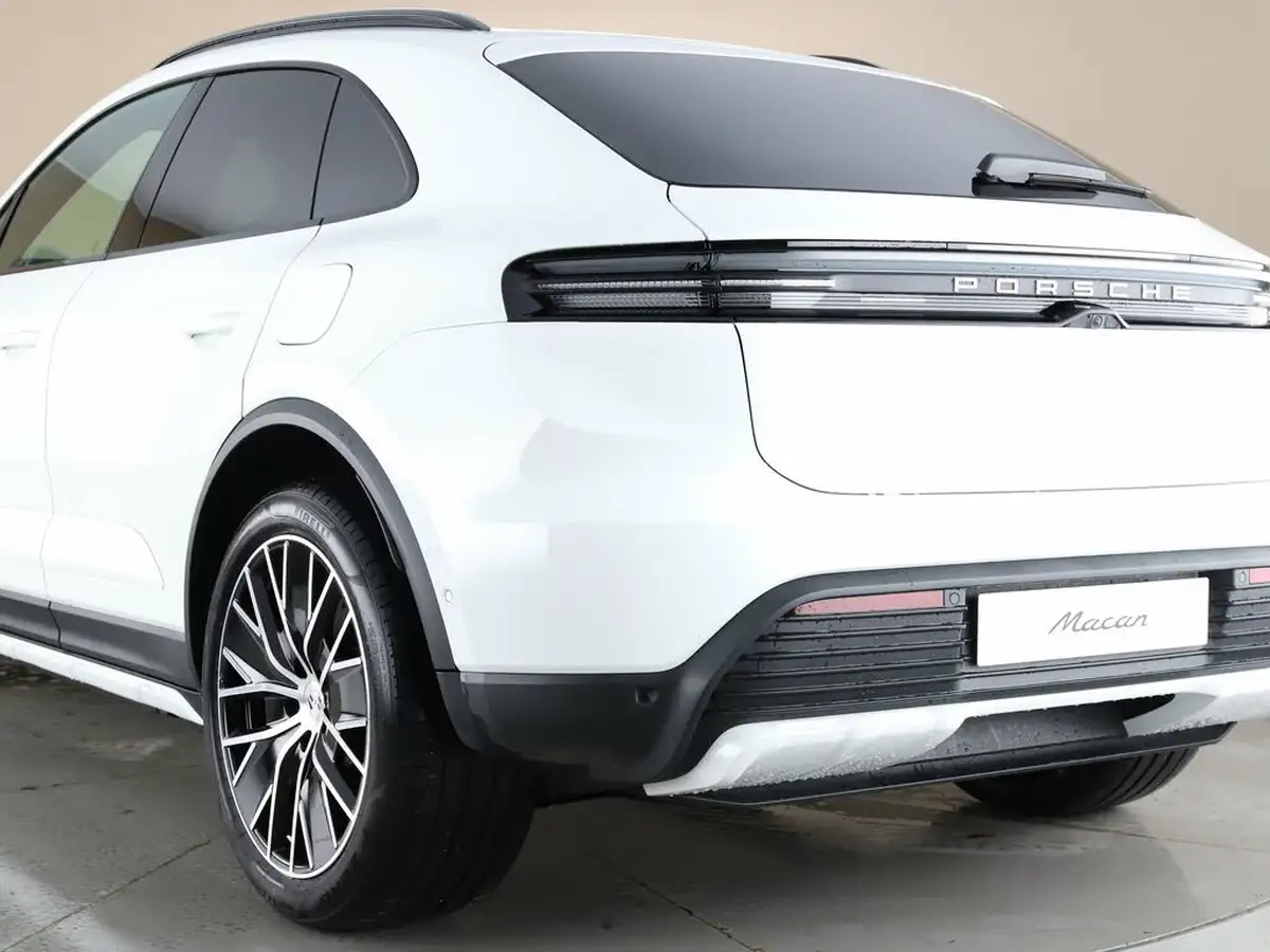 2025-porsche-macan-e-electric-big-46