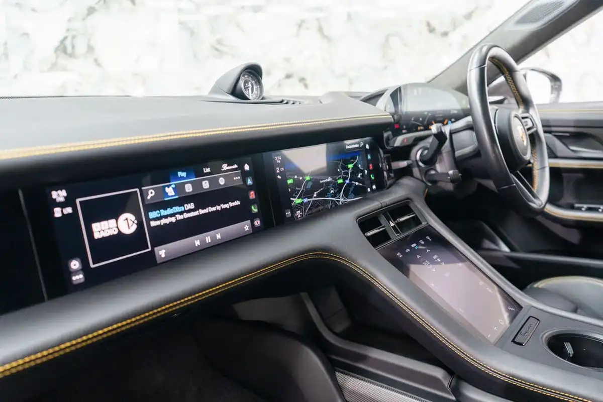2021-porsche-taycan-e-turbo-s-cross-turismo-awd-big-1
