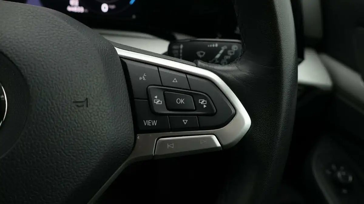 2022-volkswagen-golf-15-tsi-life-130ps-hatchback-big-23