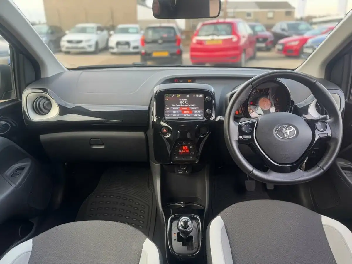 2015-toyota-aygo-10-vvt-i-x-clusiv-5d-x-shift-big-11