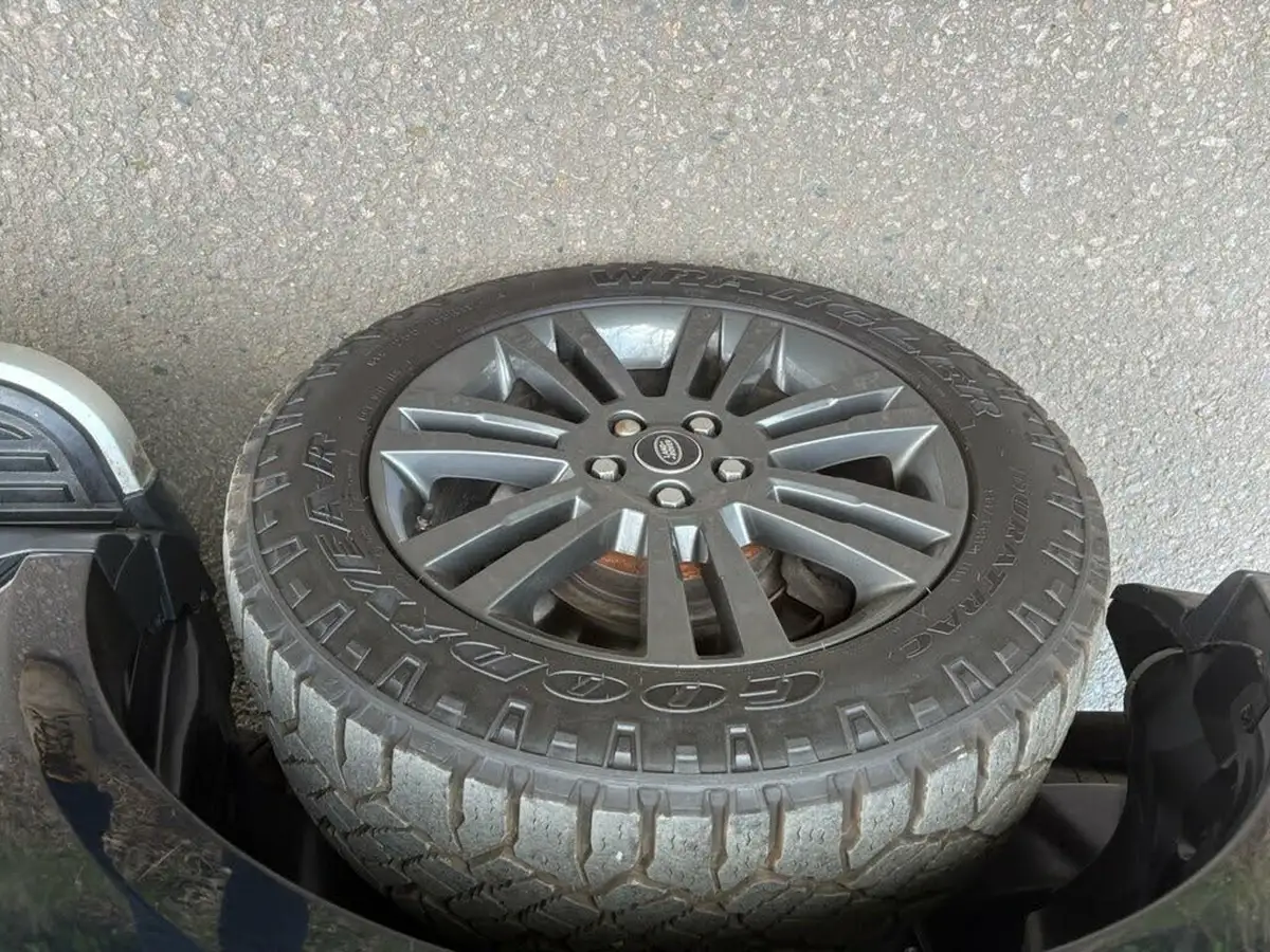 2016-land-rover-discovery-4-30-sd-v6-graphite-big-27