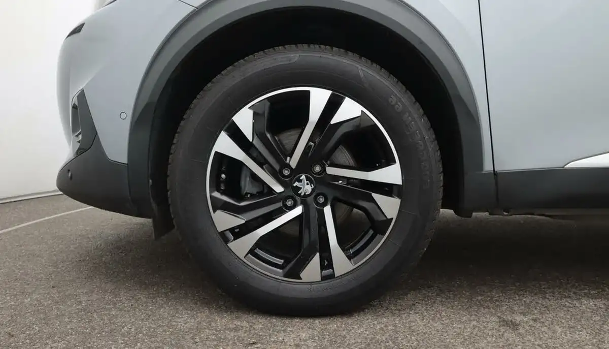 2022-peugeot-2008-suv-12-puretech-gt-big-18