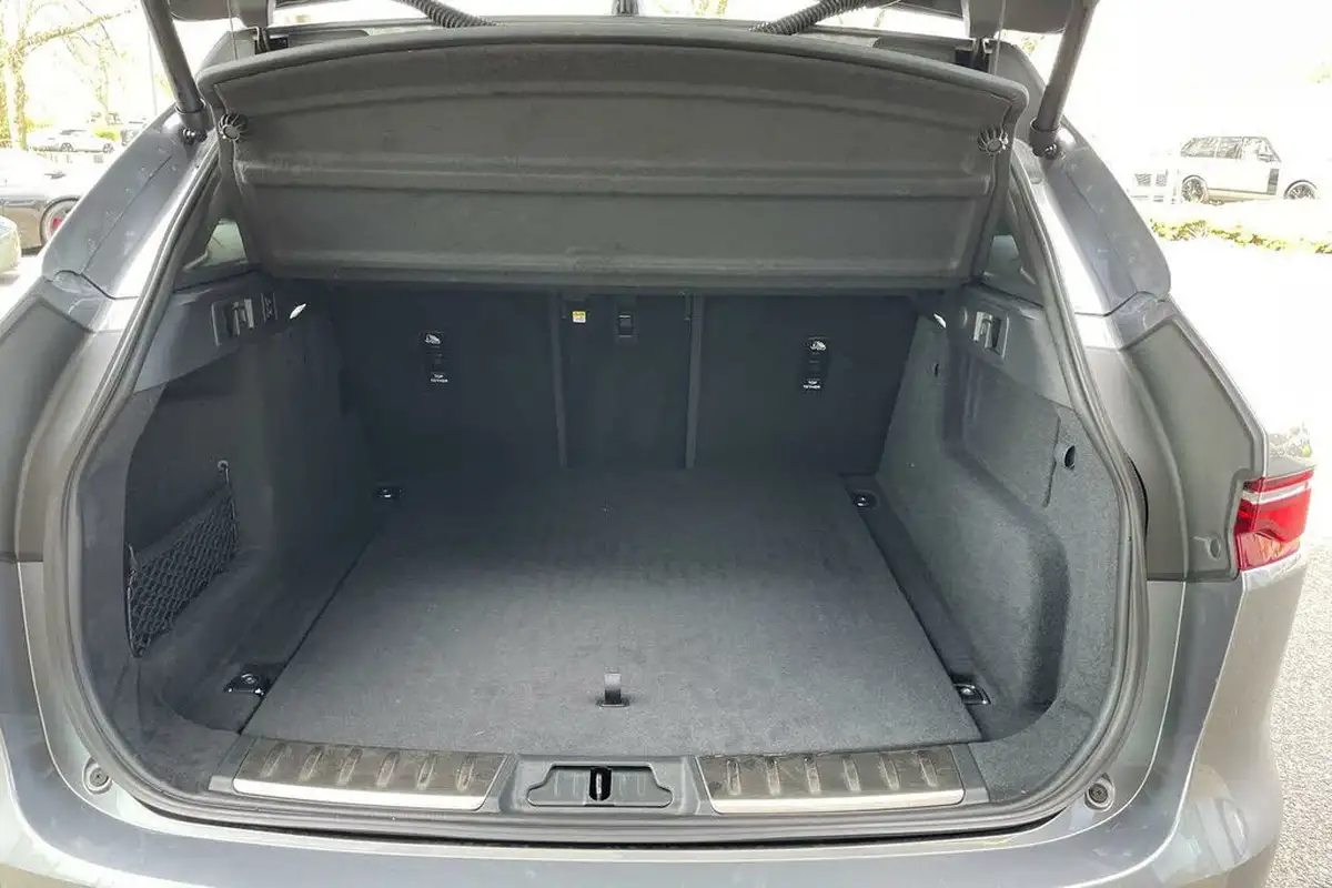 2024-jaguar-f-pace-20-d200-r-dynamic-hse-black-big-47