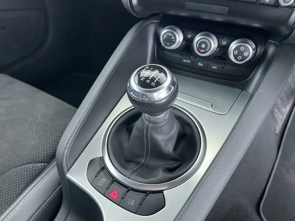 2014-audi-tt-coupe-20-tfsi-black-edition-big-64