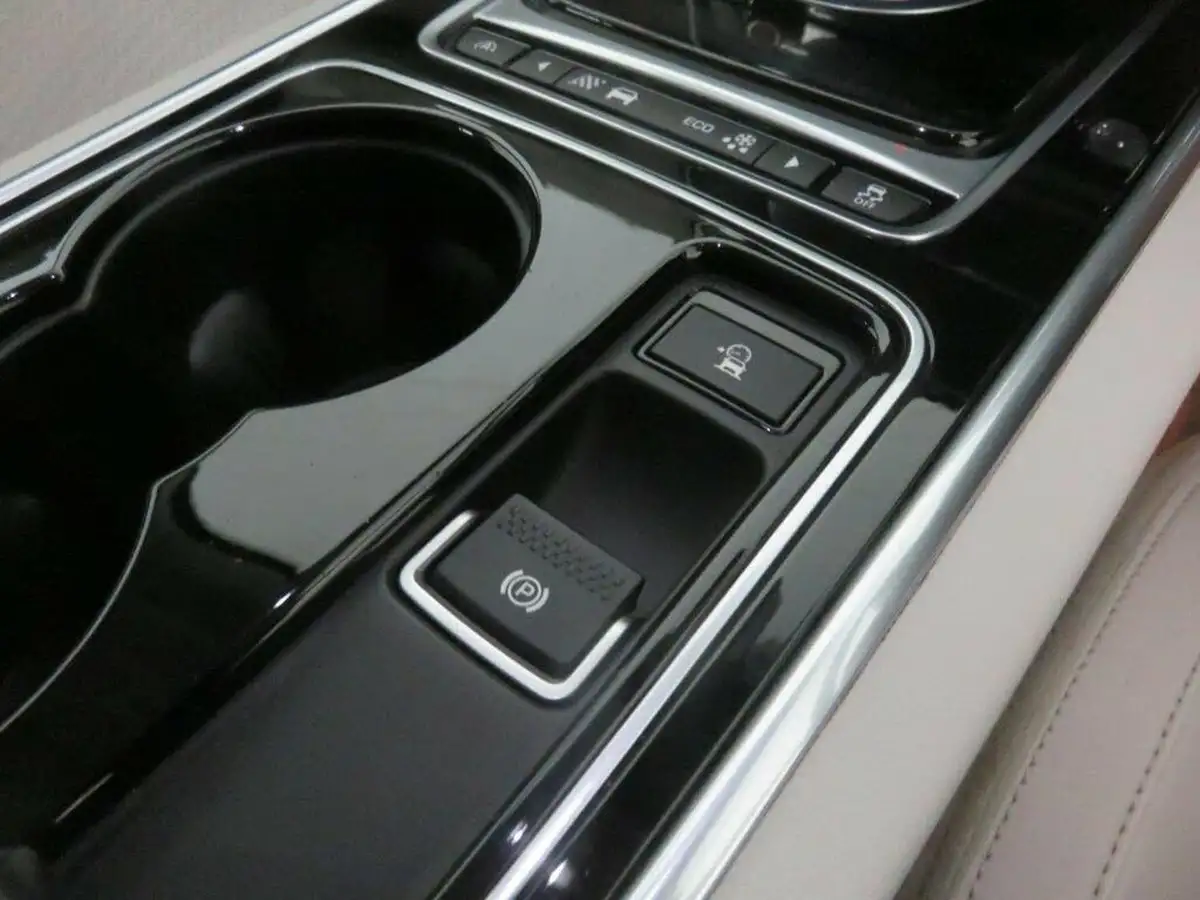 2015-jaguar-xe-20td-portfolio-163ps-auto-big-35
