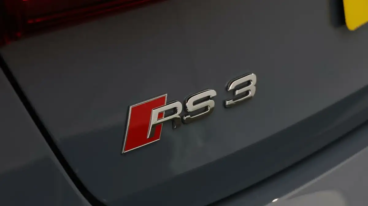2022-audi-rs3-25-tfsi-sportback-5d-big-21