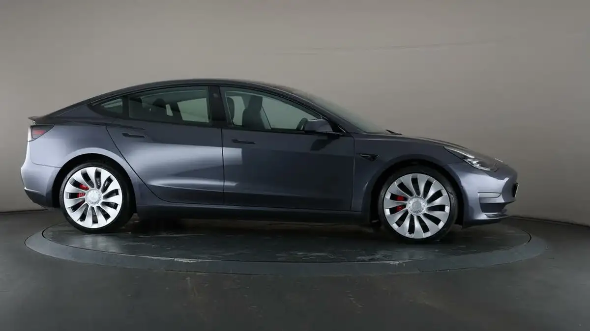2022-tesla-model-3-e-performance-big-8