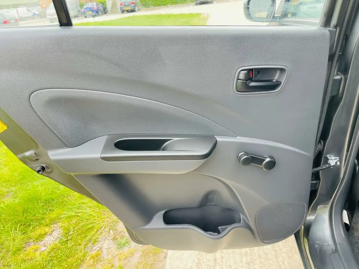 2018-suzuki-celerio-10-sz2-big-28