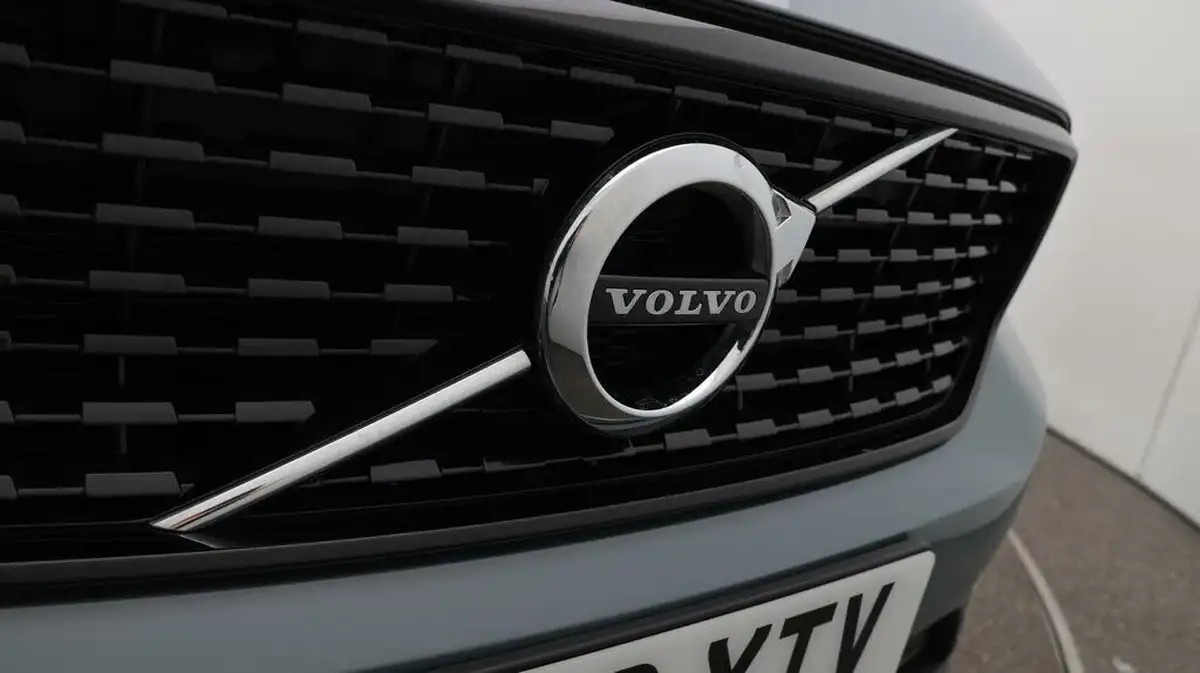 2022-volvo-xc40-15-t3-r-design-auto-big-23