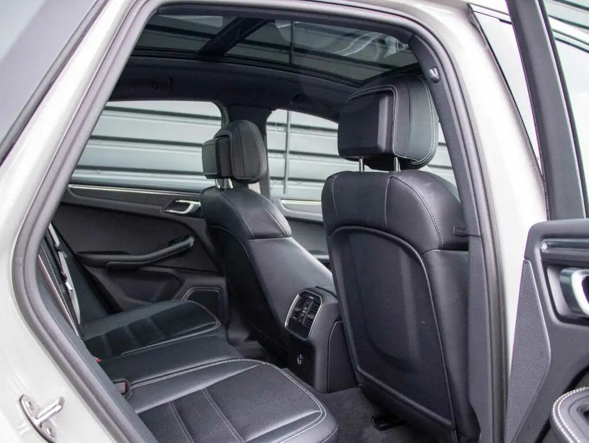 2023-porsche-macan-20-big-24
