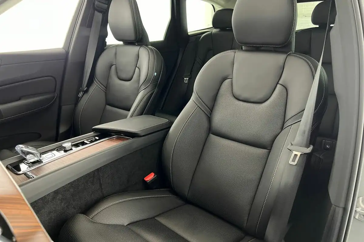 2024-volvo-xc60-20-t8-ultimate-dark-big-34