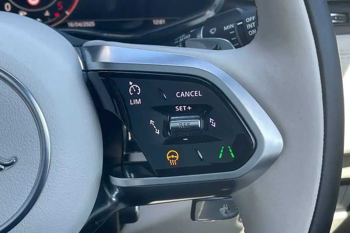 2023-jaguar-f-pace-20-d200-r-dynamic-hse-black-big-41