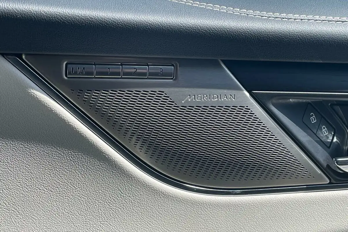 2023-jaguar-f-pace-20-d200-r-dynamic-hse-black-big-44