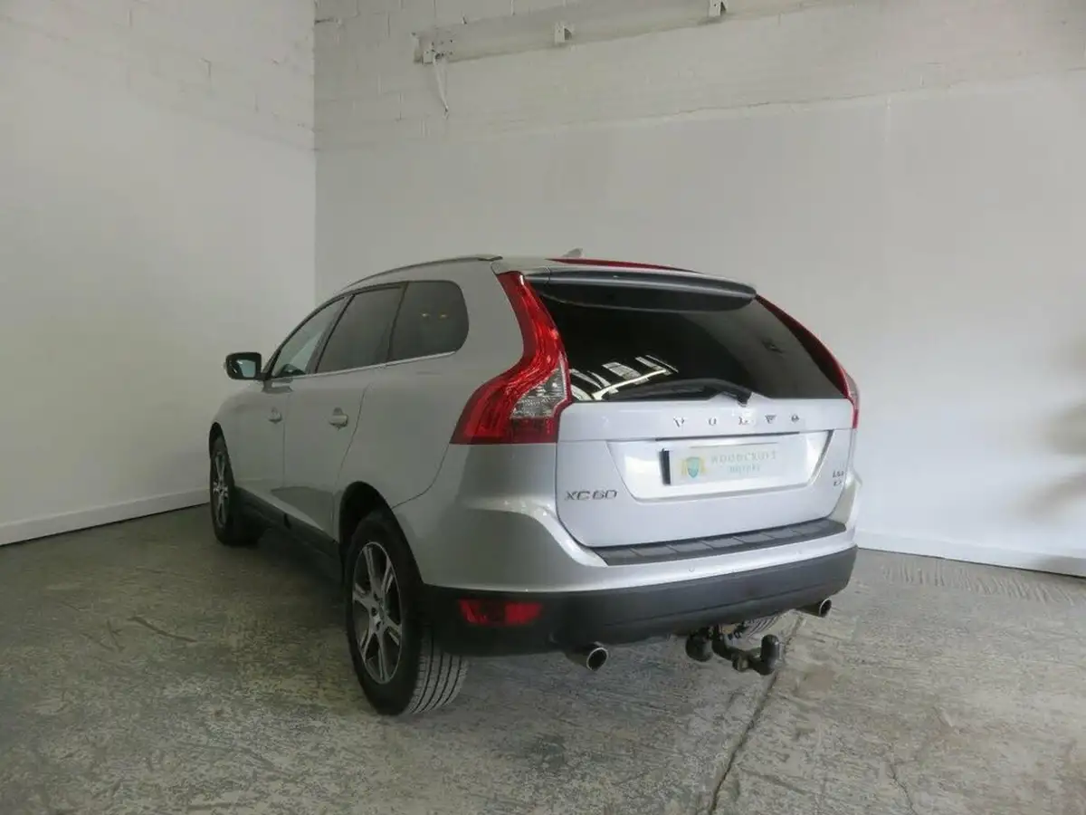 2011-volvo-xc60-24td-d5-se-lux-premium-215bhp-geartronic-big-4