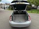 2014-toyota-prius-small-42