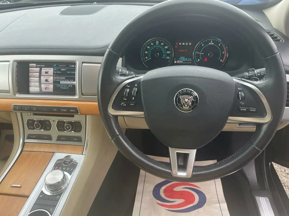2014-jaguar-xf-22td-se-business-saloon-4d-big-10