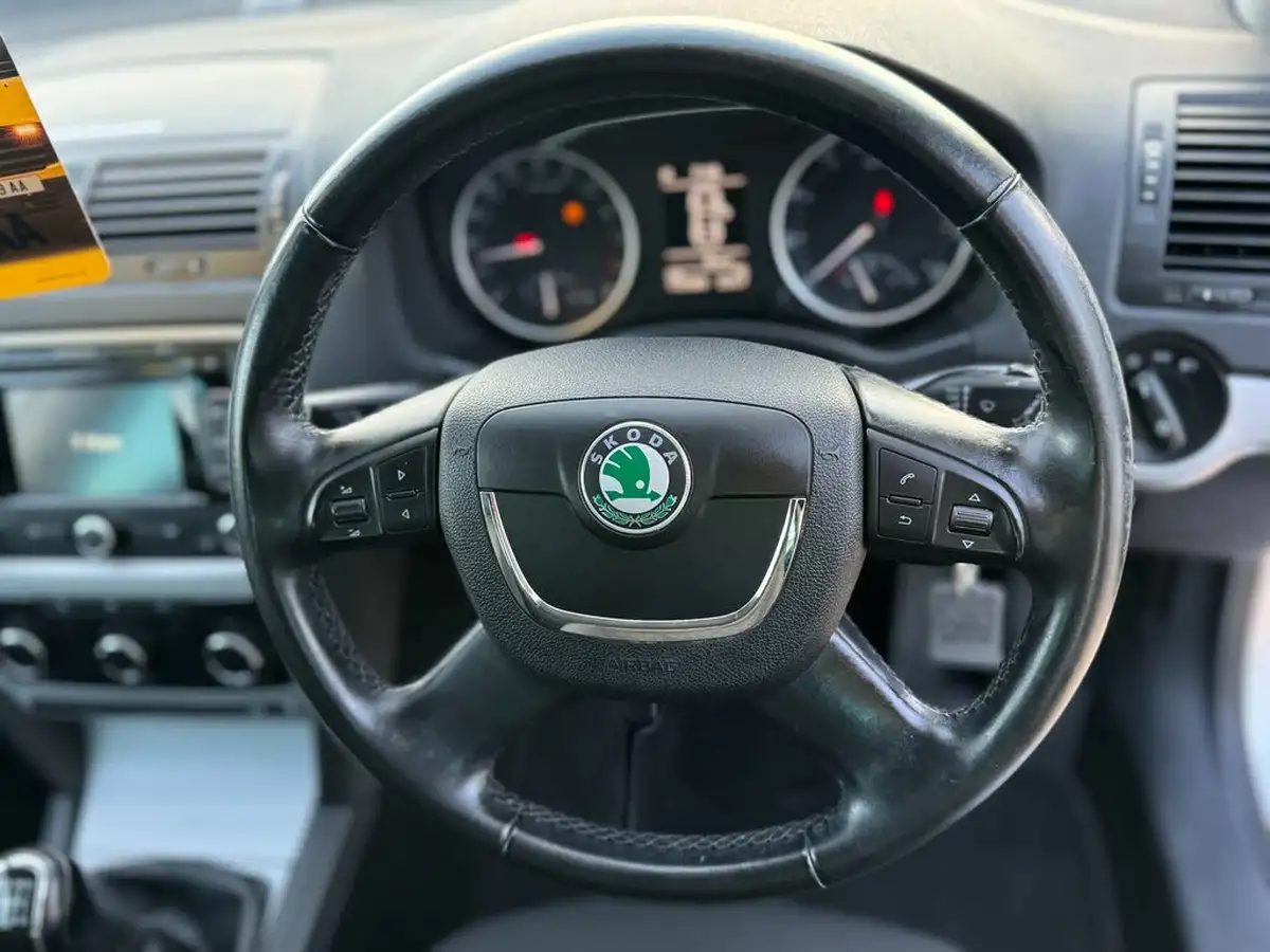 2012-skoda-octavia-20td-se-plus-140bhp-estate-big-23