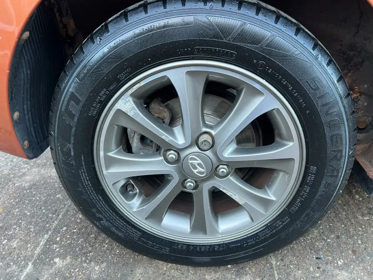 2014-hyundai-i10-10-premium-big-59
