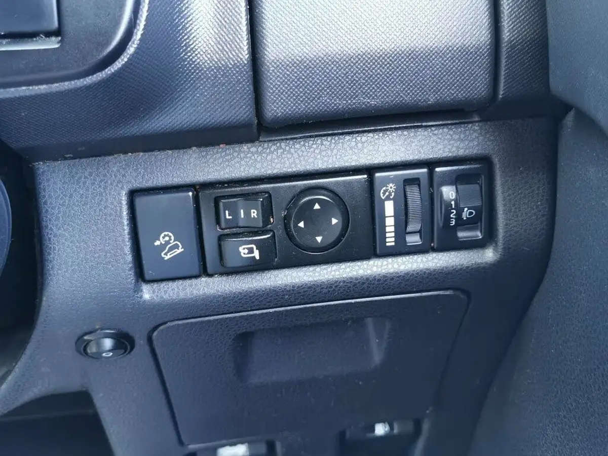 2018-isuzu-d-max-19td-blade-auto-big-12