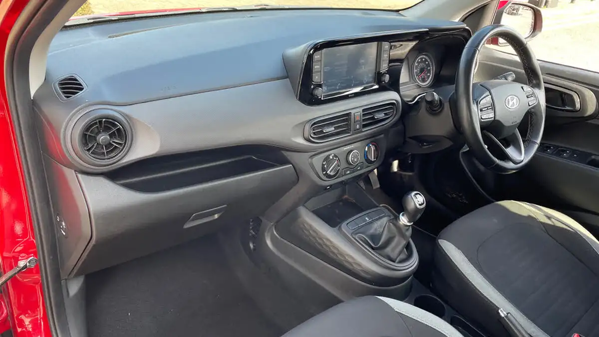 2022-hyundai-i10-12-se-connect-big-9